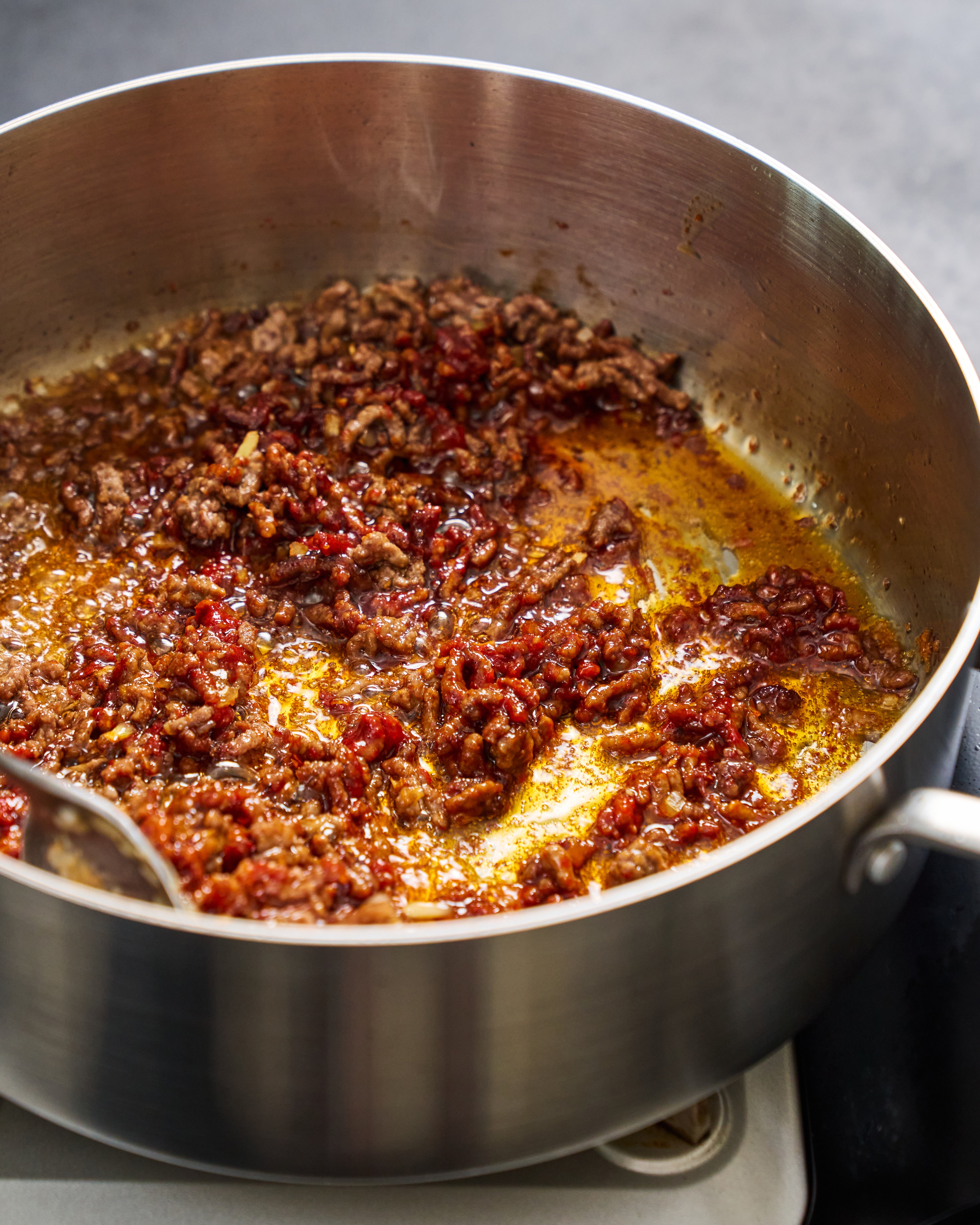 Minced beef stir fried in MAKO essential pan