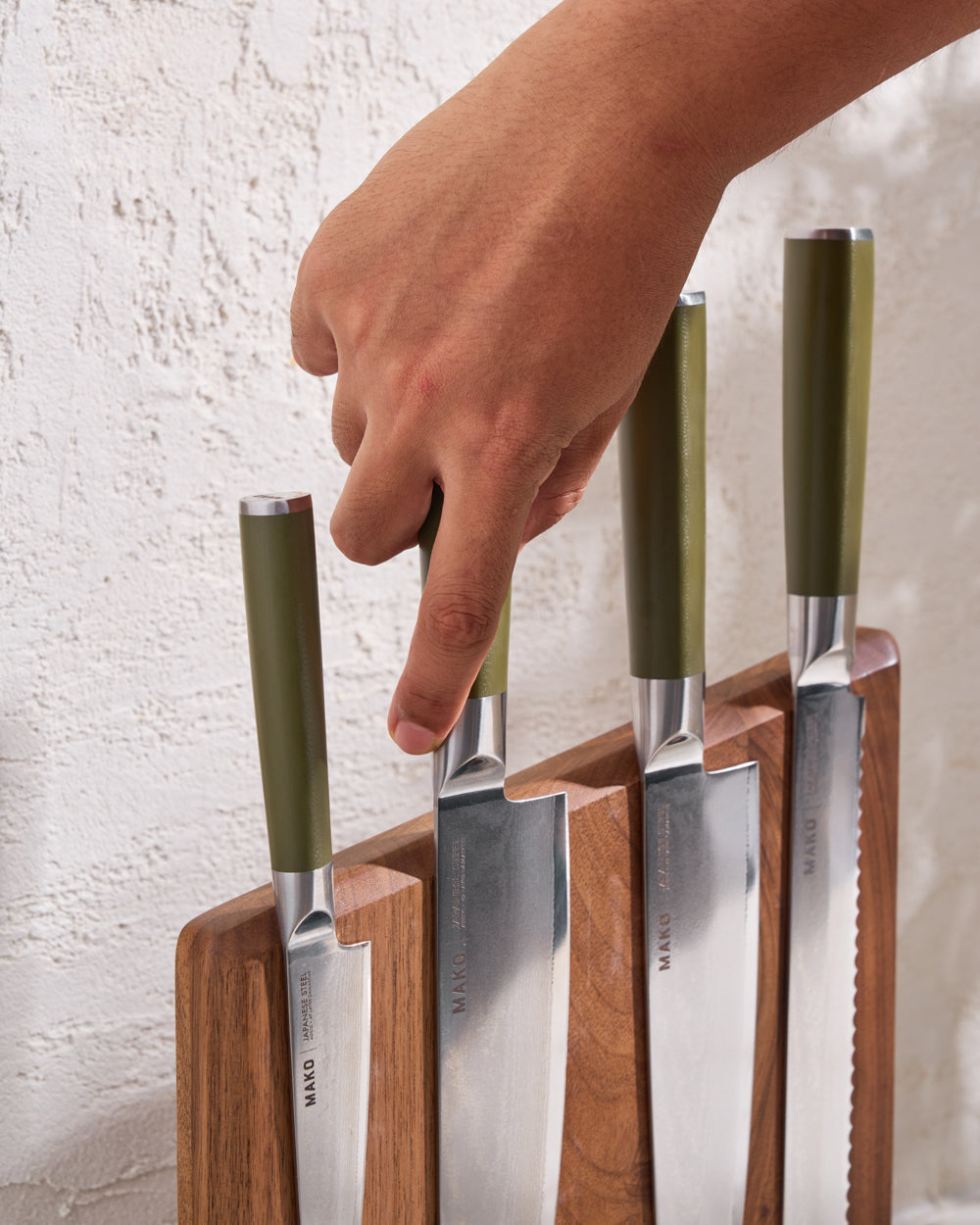 MAKO Magnetic Knife Block picking up knife off the block with green handles