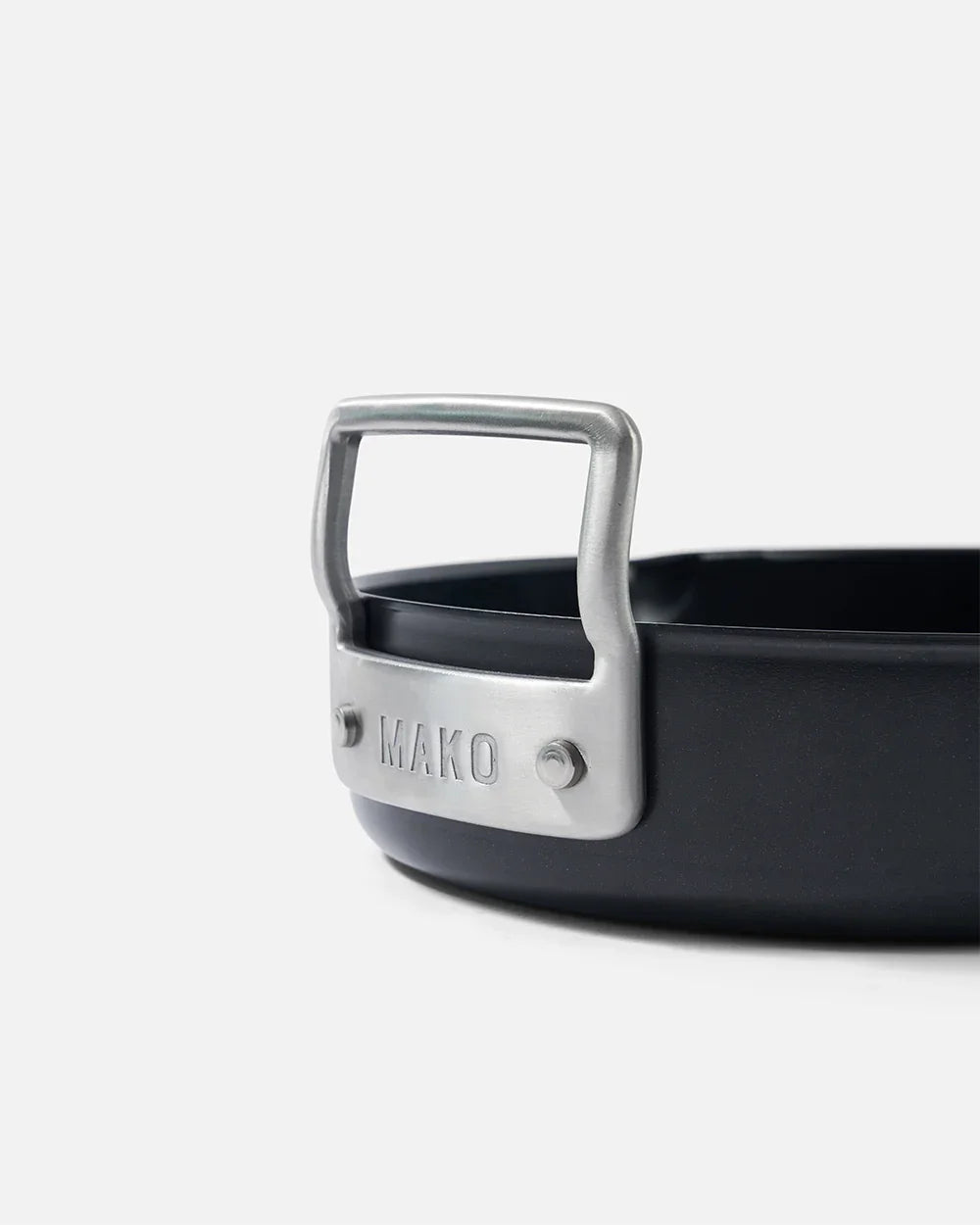 MAKO Aero Non-Stick Oval Chicken Roaster CookDineHost close up of handle