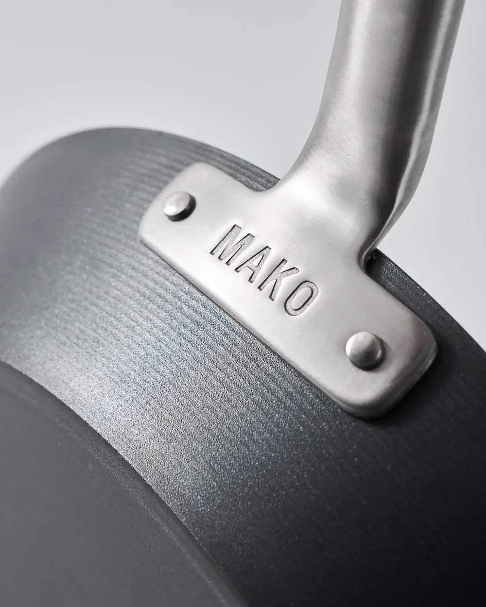 MAKO Black Steel Steak Pan - CookDineHost up close pan handle attachment