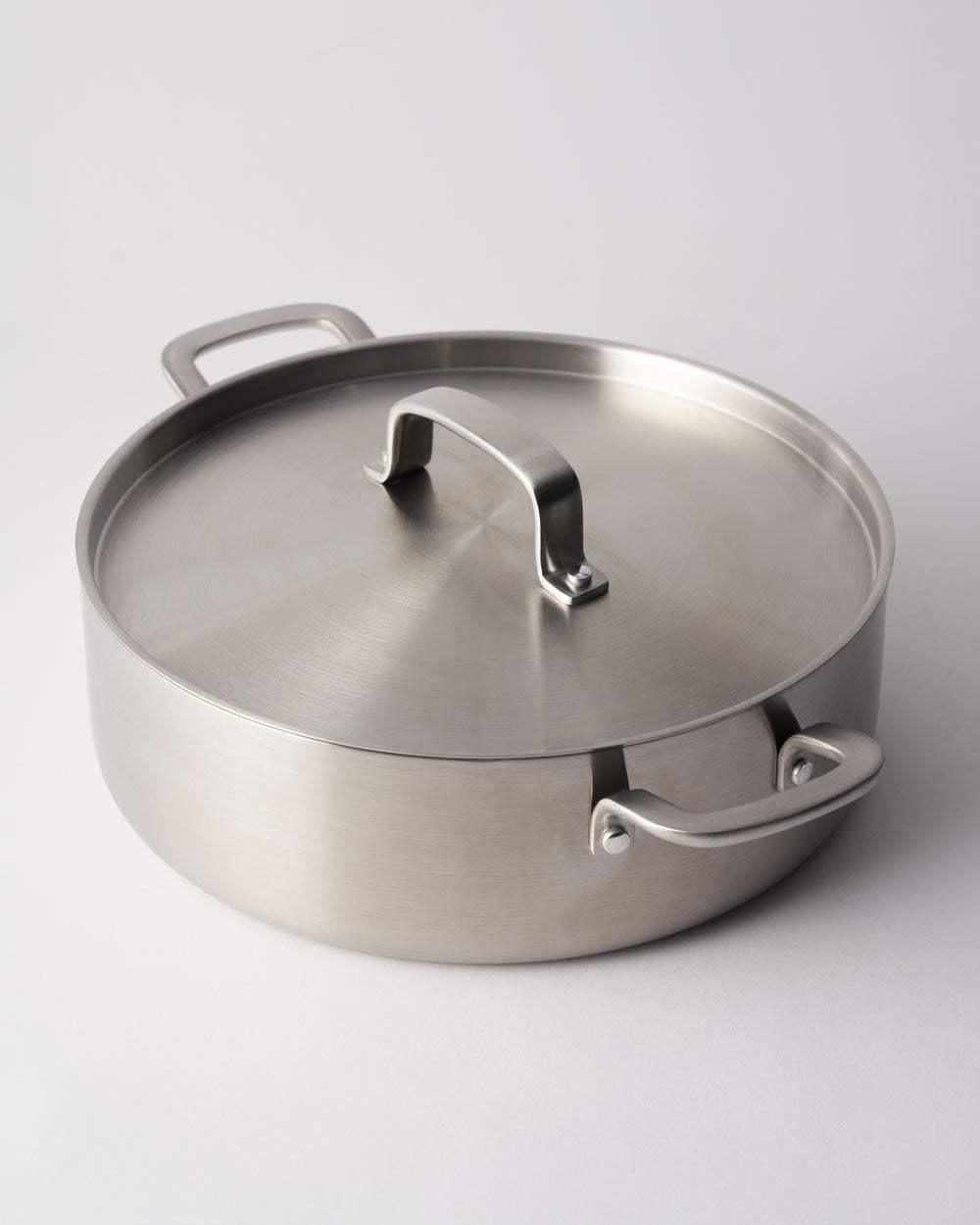 MAKO Genius 5-Ply Ultimate Set (6-piece) CookDineHost Essential pan on white background side angle