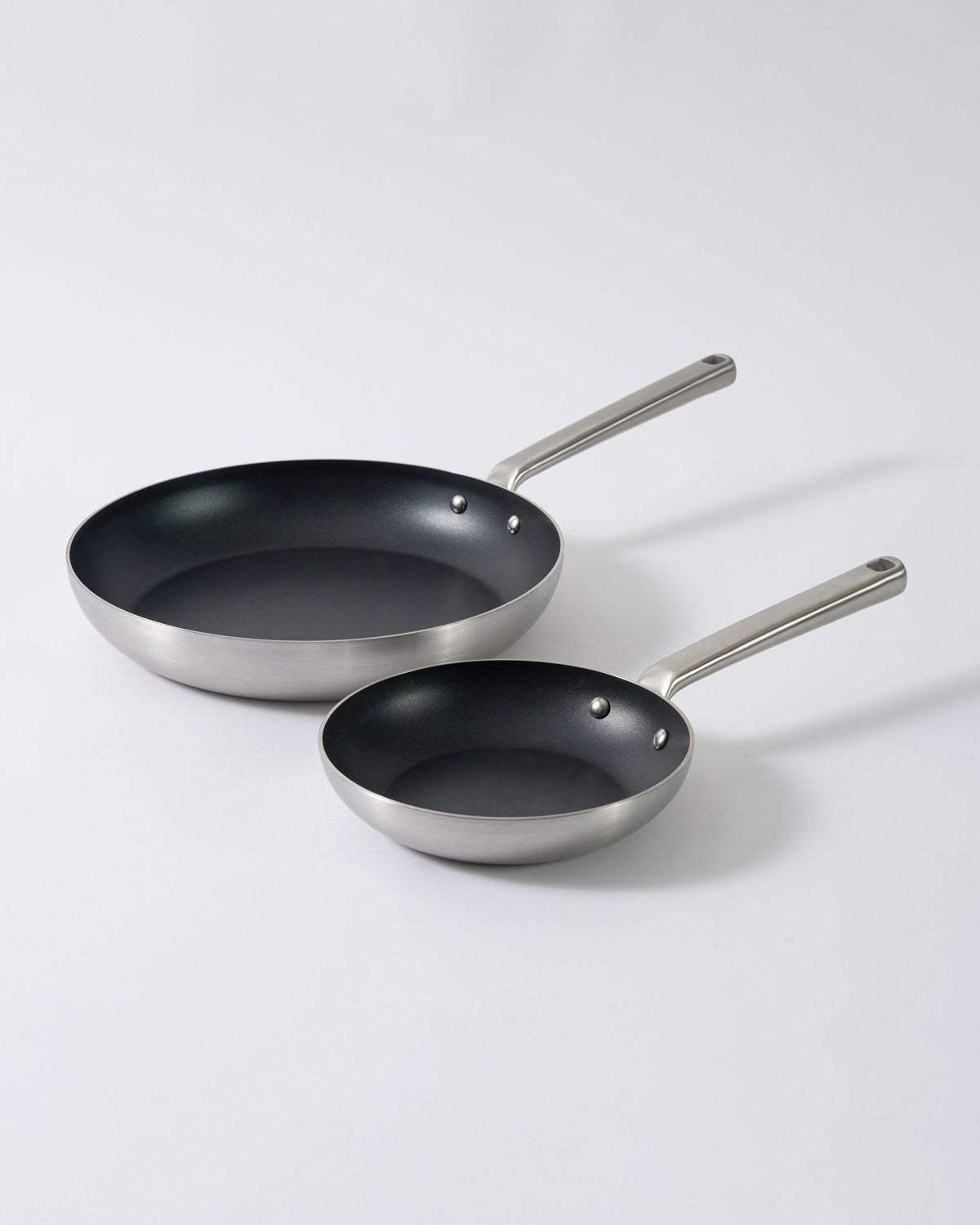 MAKO Genius 5-Ply Ultimate Set (6-piece) CookDineHost frying pan duo side angle white background