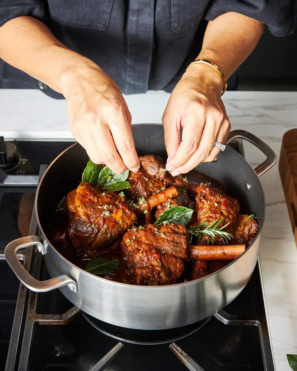 MAKO GENIUS 5-PLY NON-STICK SET 4-PIECE CookDineHost Stovetop sprinkle herbs onto lamb schanks