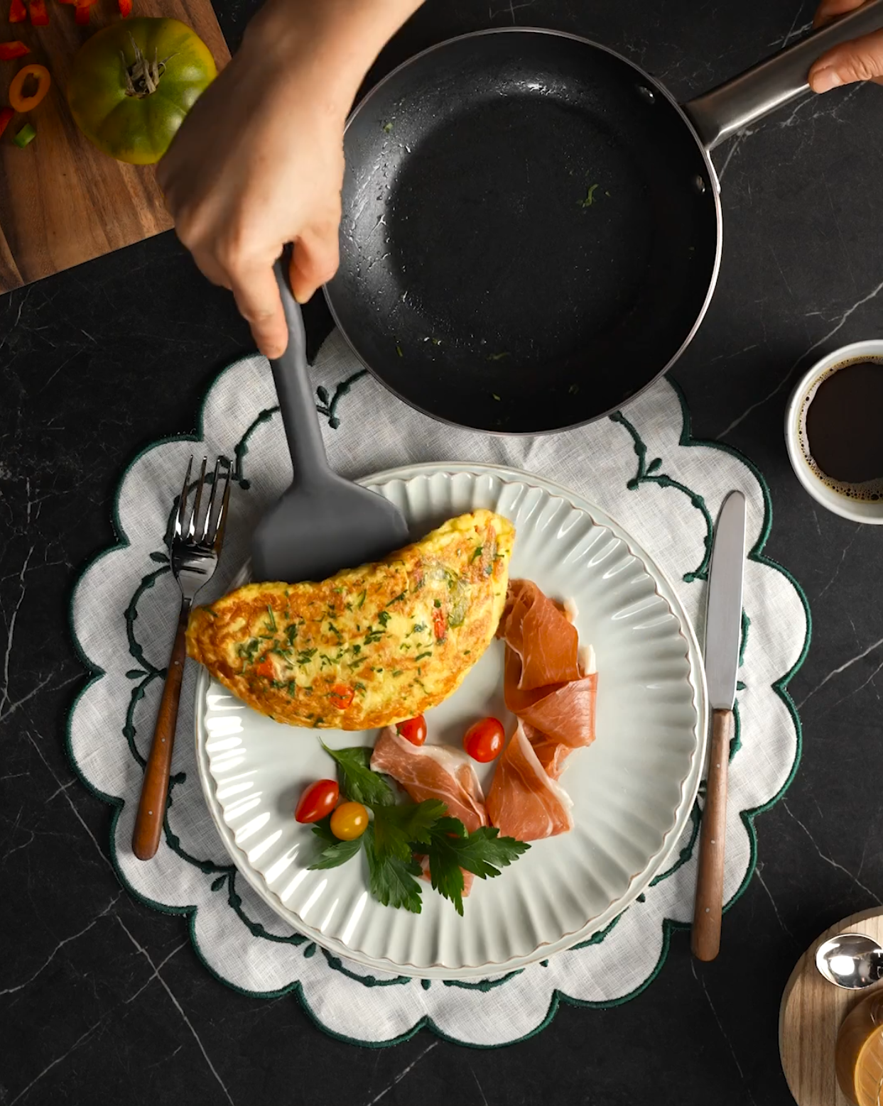 MAKO Genius 5-Ply Non-Stick Set - pans in action