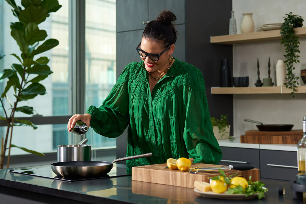 Marion Grasby cooking with MAKO Steak Pan in a how to video