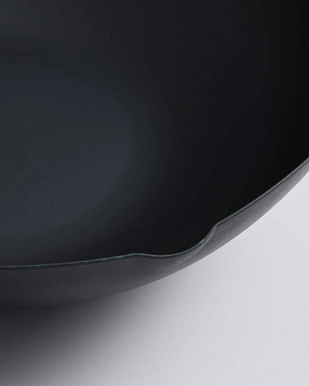 MAKO Black Steel 14 Wok Kit - CookDineHost close up of spout