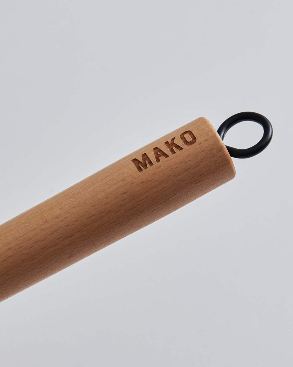 MAKO Black Steel 14 Wok Kit - CookDineHost close up of wood handle