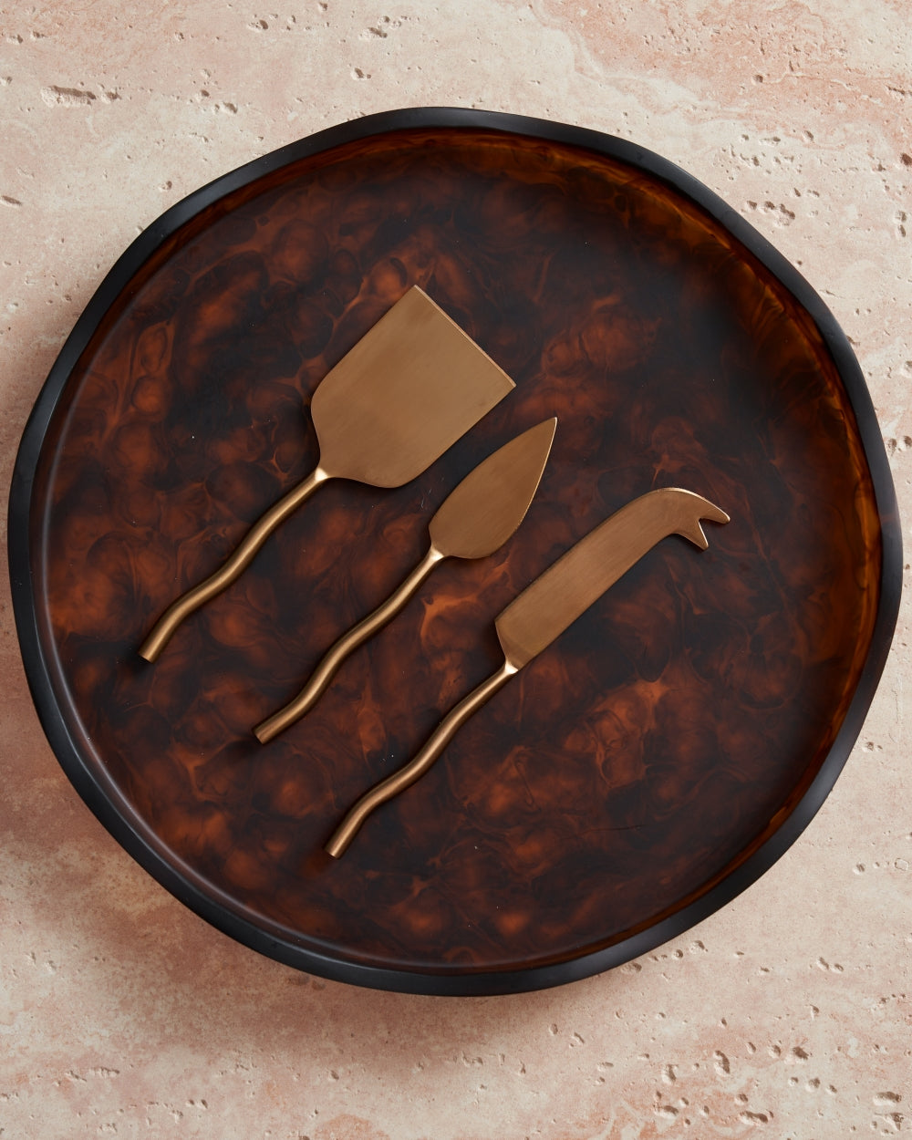 Maya Resin Tray & Cheese Knife Set - Cocoa/Bronze