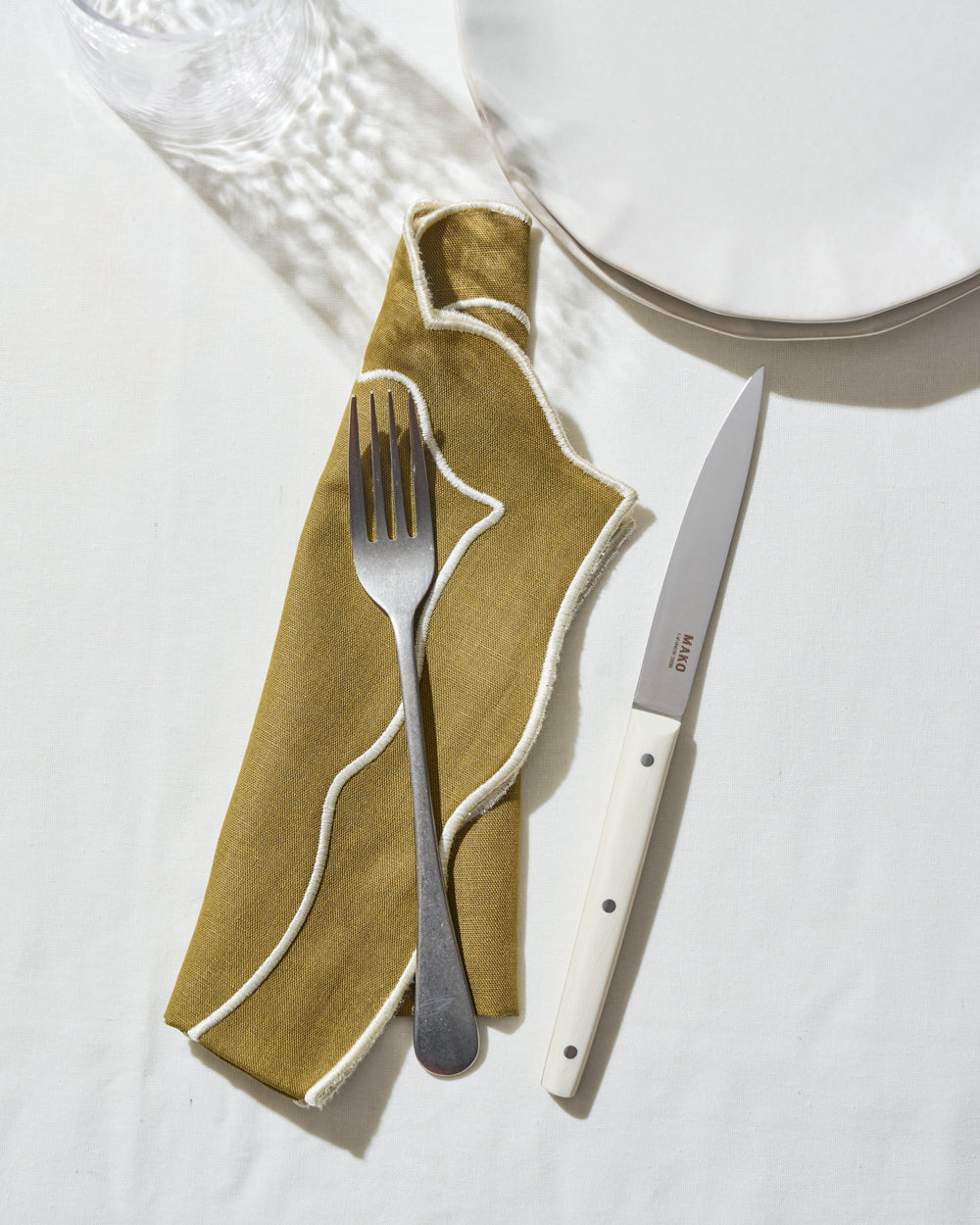MAKO Steak Knife Set of 6 - Cream styled setting table olive coloured napkin Calida plates fork and glass