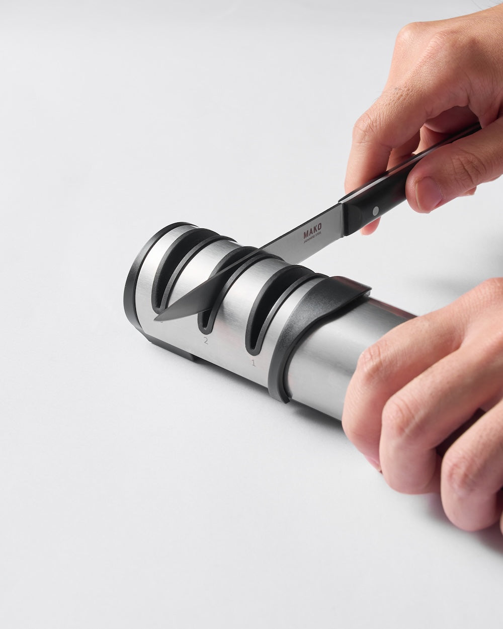 MAKO Steak Knife Set of 6 - Cream using a MAKO sharpener