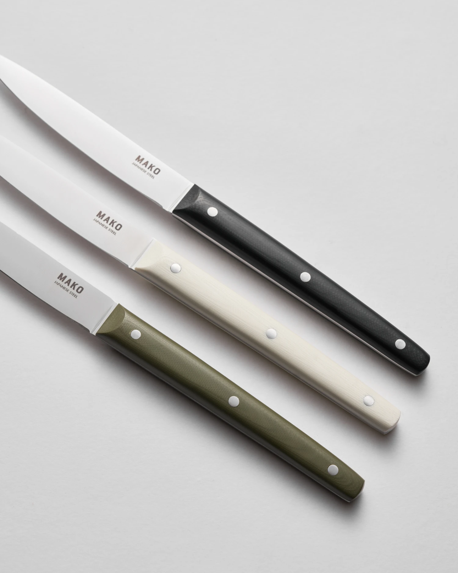 MAKO Steak Knife Set of 6 - 3 colours up close on whit background handle detail