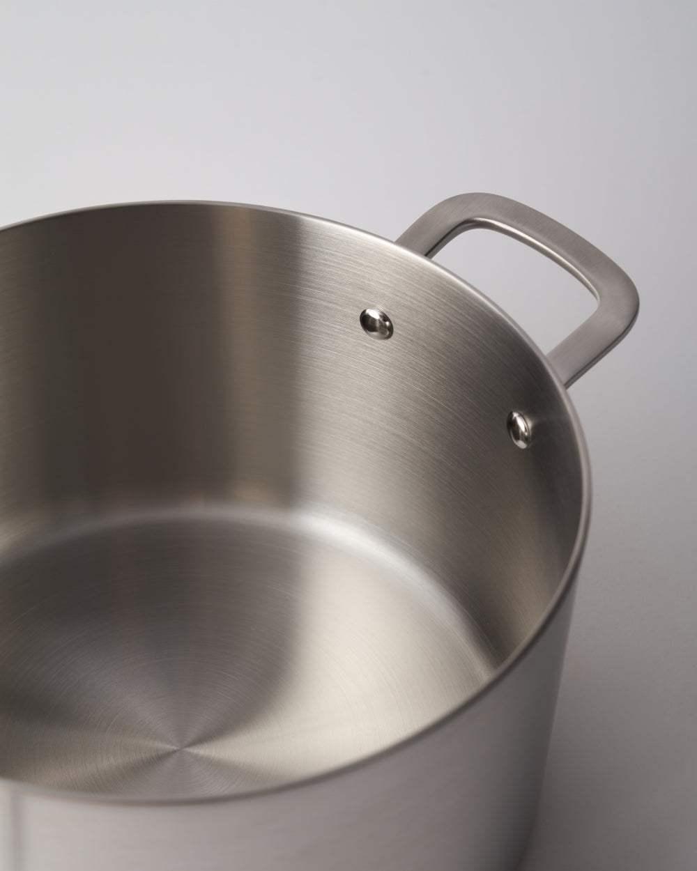 10021_S8006: MAKO Genius 5-Ply 24cm Stock Pot with Lid Stock Pot by MAKO - only available at CookDineHost