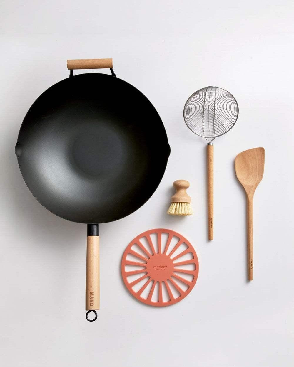 MAKO Black Steel 14 Wok Kit Flat lay on white backdrop with all components