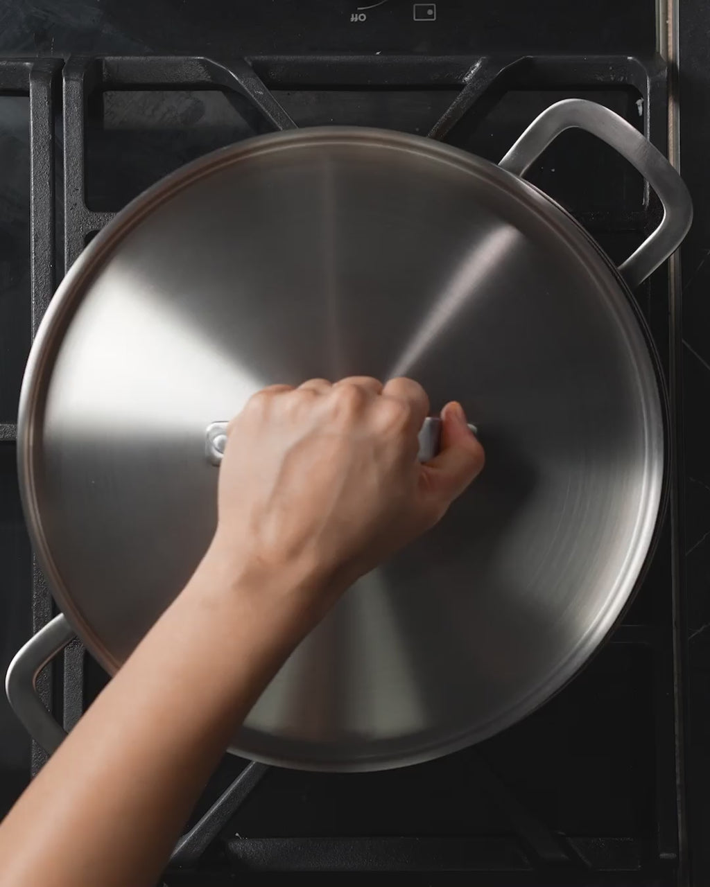 MAKO Genius 5-Ply 28cm Essential Pan With Lid in action - various dished on stove-top