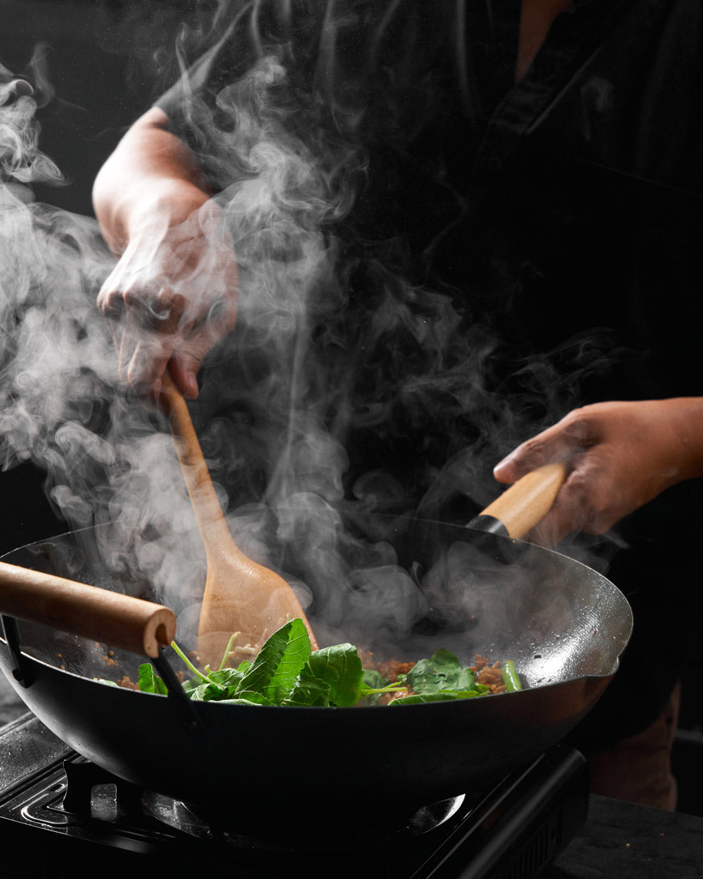 Marion Grasby cooking with MAKO WOK KIT