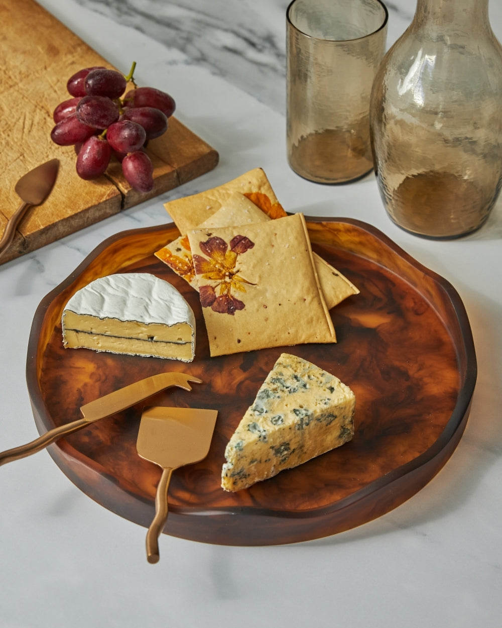 Maya Resin Tray & Cheese Knife Set - Cocoa/Bronze